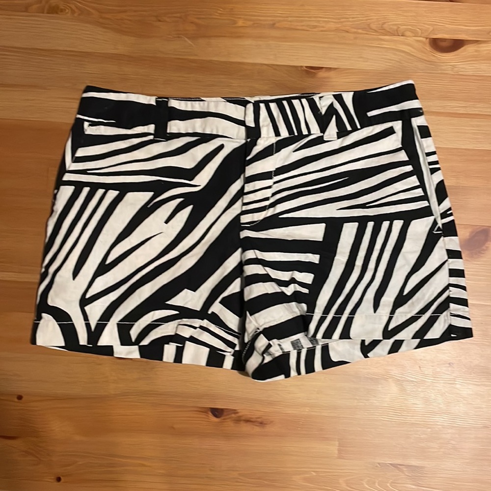 LAST CALL Ann Taylor Loft Black and off white linen blend shorts.